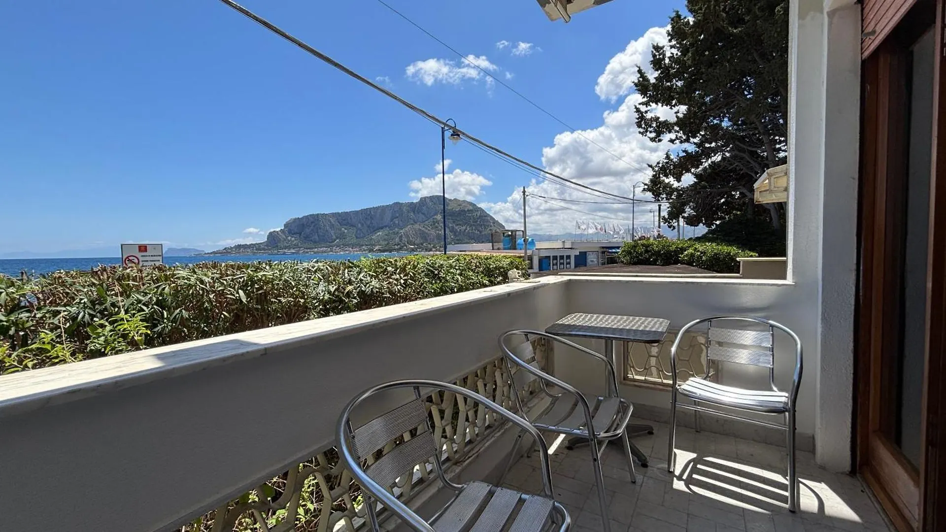 Villa Emilia Mondello Appartamento Vita Alba Con Vista Sul Mare 0*,  İtalya